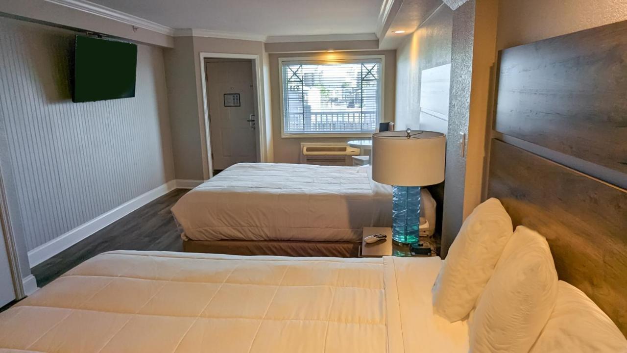 Islander Hotel & Resort Emerald Isle Exterior photo